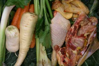 Hierbas de caldo con gallina y huesos